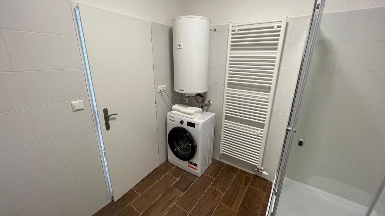 2 Room Apartment With Balcony ลิฟตอฟสกีมิคูลาช ภายนอก รูปภาพ