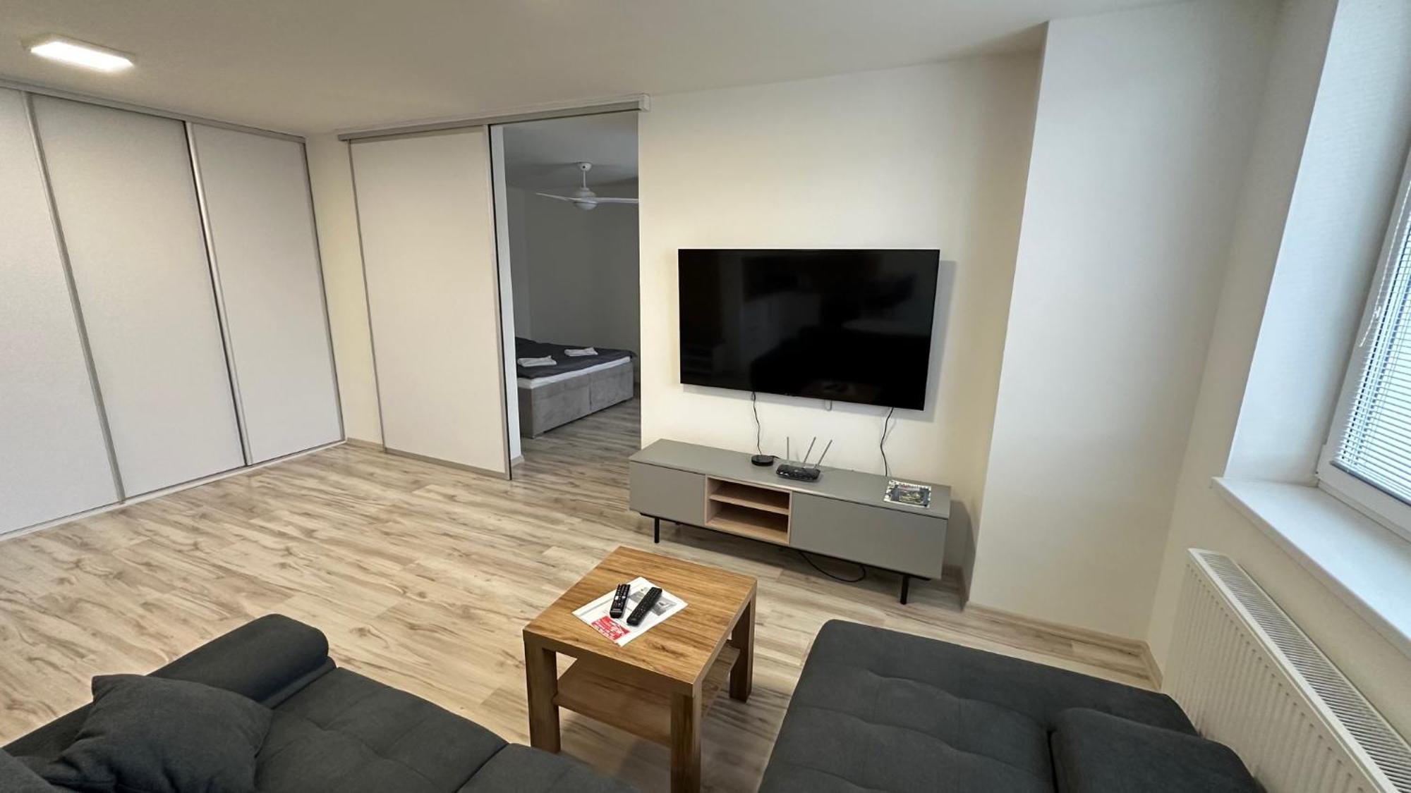 2 Room Apartment With Balcony ลิฟตอฟสกีมิคูลาช ภายนอก รูปภาพ