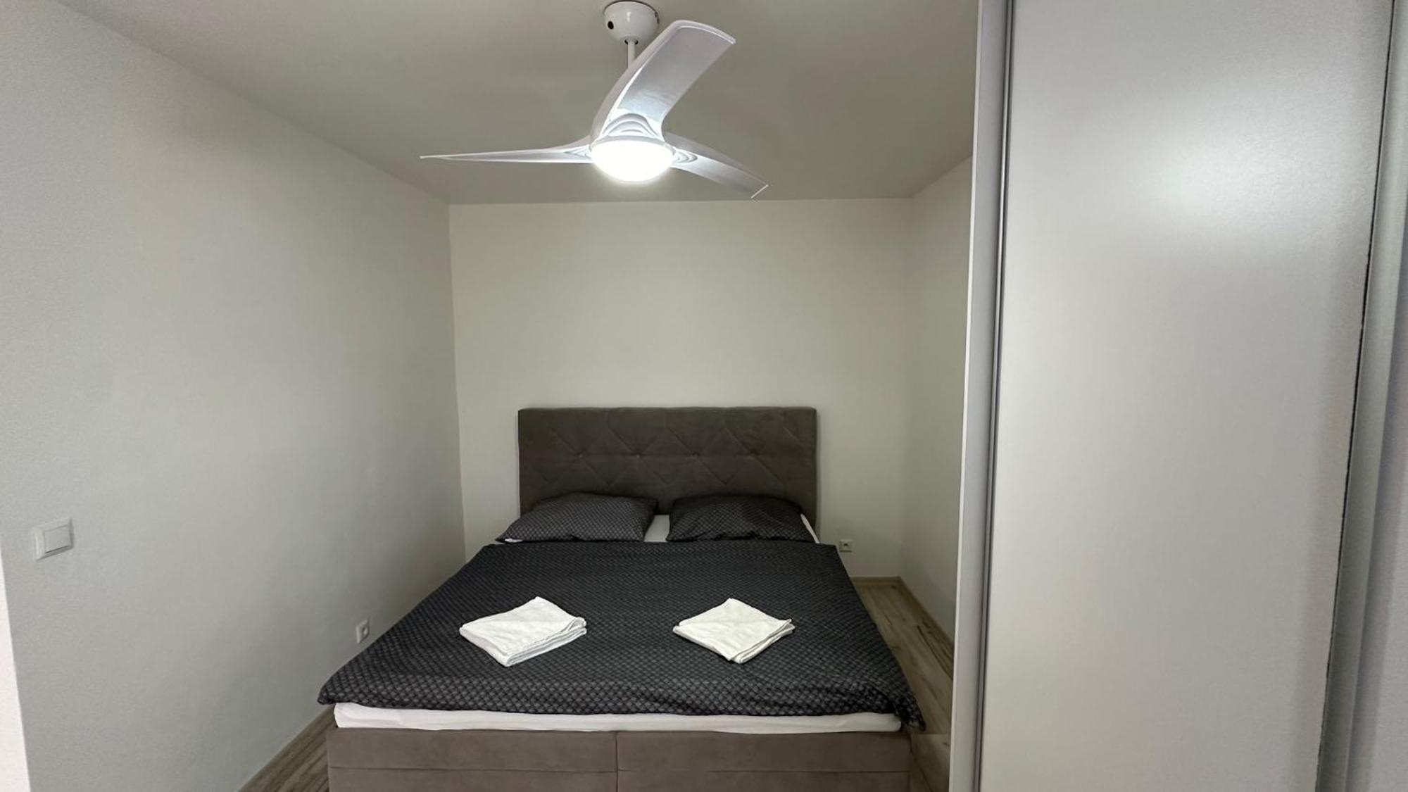 2 Room Apartment With Balcony ลิฟตอฟสกีมิคูลาช ภายนอก รูปภาพ